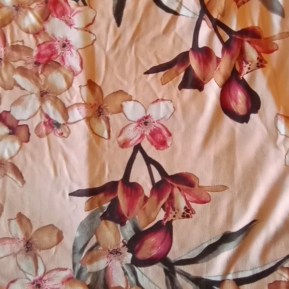 Women's Size 8 Floral Dress from Connected Apparel - Picture 2 of 3